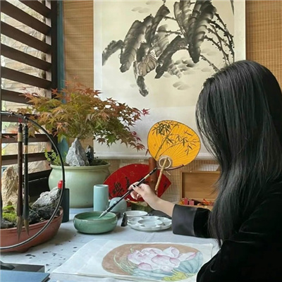 宣威伴游女生刀思若的资料